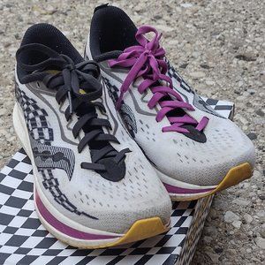 Saucony Endorphin Speed 2 Reverie 2021 - LIKE NEW, WITH BOX - S10688-40